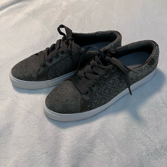 Tory Burch Women’s Gray Casual Sneakers EUC - Picture 3 of 9